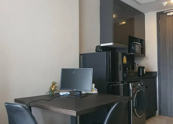 Soi Cowboy Terminal 21 One Minute Walk To Bts And Mrt Coworking Meeting And Desk And Office Chair