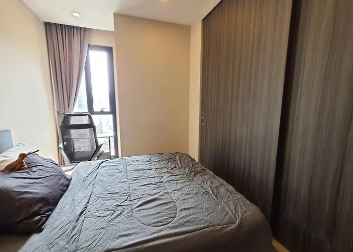 Soi Cowboy Terminal 21 One Minute Walk To Bts And Mrt Coworking Meeting And Desk And Office Chair 公寓 *