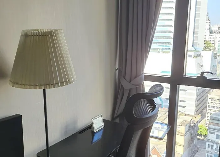 Soi Cowboy Terminal 21 One Minute Walk To Bts And Mrt Coworking Meeting And Desk And Office Chair 曼谷