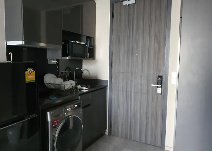 公寓 Soi Cowboy Terminal 21 One Minute Walk To Bts And Mrt Coworking Meeting And Desk And Office Chair