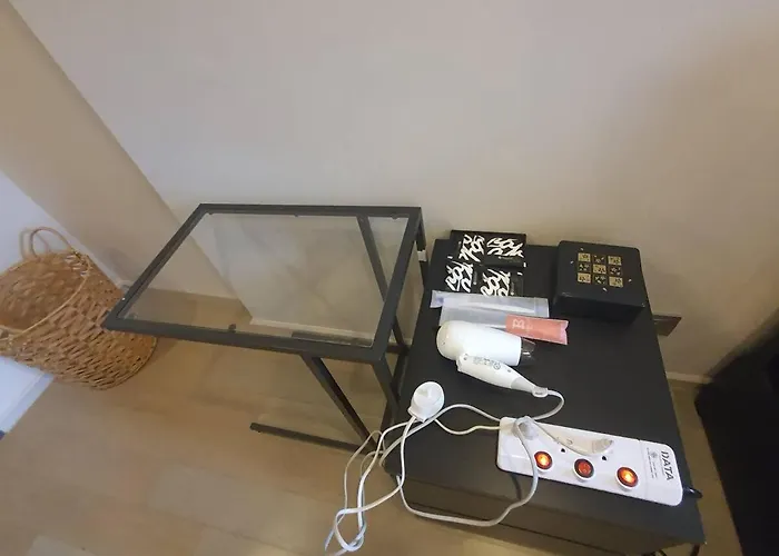 Soi Cowboy Terminal 21 One Minute Walk To Bts And Mrt Coworking Meeting And Desk And Office Chair 公寓