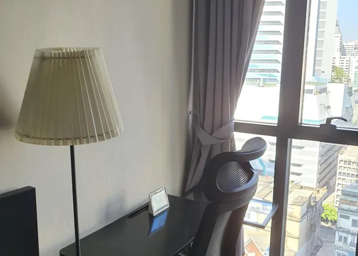 Soi Cowboy Terminal 21 One Minute Walk To Bts And Mrt Coworking Meeting And Desk And Office Chair 曼谷